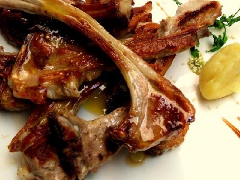 Côtelettes d'agneau allaitantes (Chuletillas de lechazo)